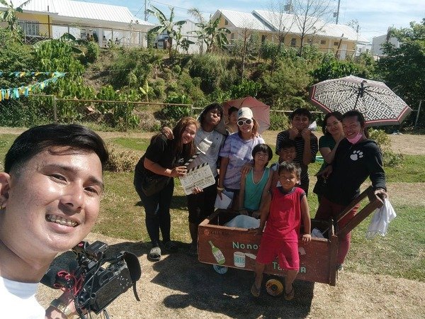 Jeremiah Palma taking a selfie with this cast